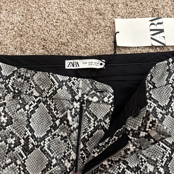 NWT Zara snakeskin pants size Medium - Picture 2 of 2